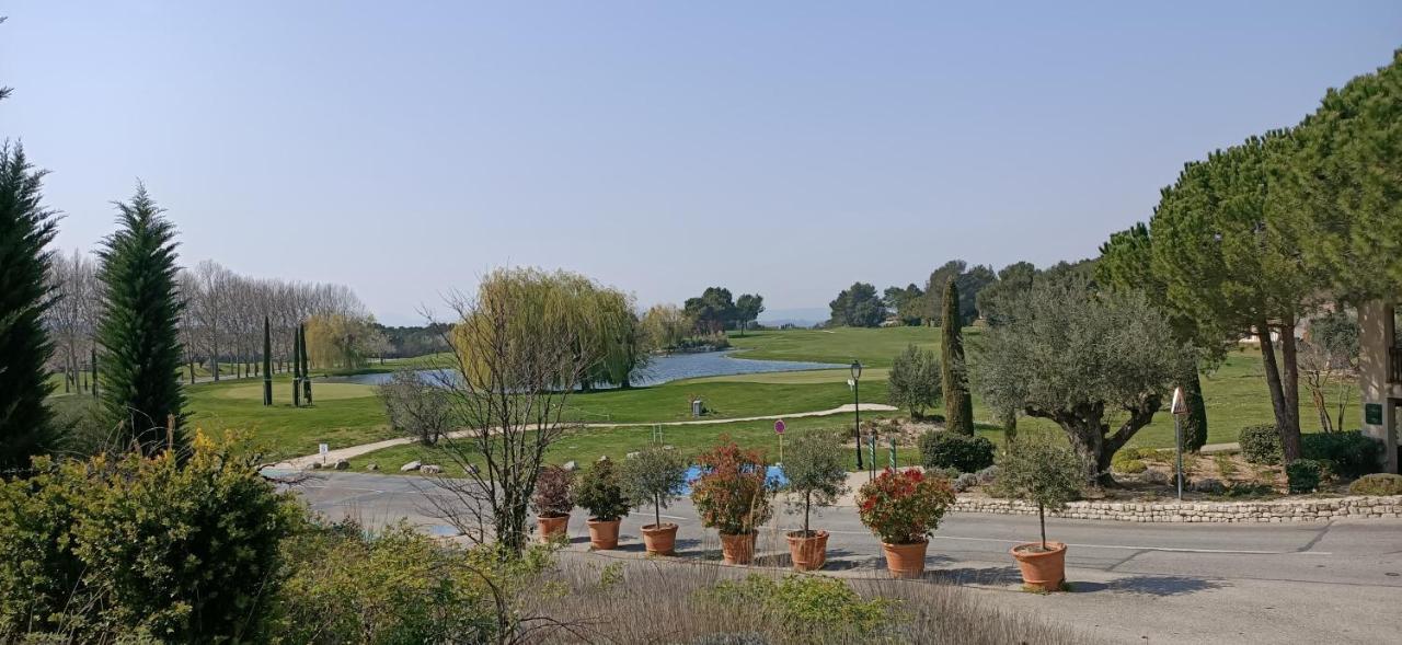 Charmant T2 Climatise Avec Belle Vue , Golf De Pont-Royal Малмор Екстериор снимка