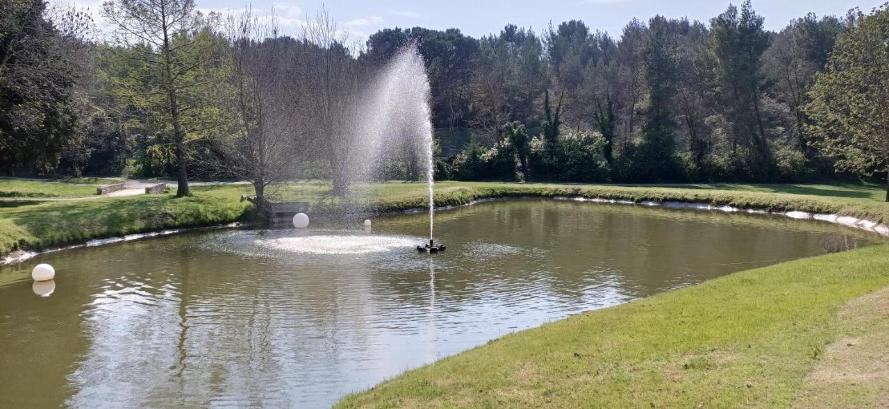 Charmant T2 Climatise Avec Belle Vue , Golf De Pont-Royal Малмор Екстериор снимка