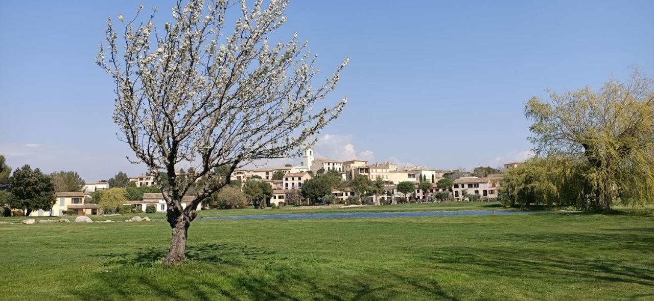 Charmant T2 Climatise Avec Belle Vue , Golf De Pont-Royal Малмор Екстериор снимка