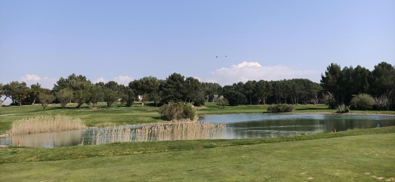 Charmant T2 Climatise Avec Belle Vue , Golf De Pont-Royal Малмор Екстериор снимка