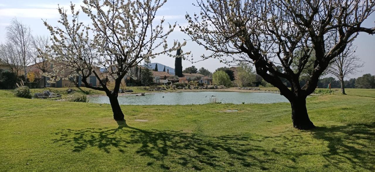 Charmant T2 Climatise Avec Belle Vue , Golf De Pont-Royal Малмор Екстериор снимка