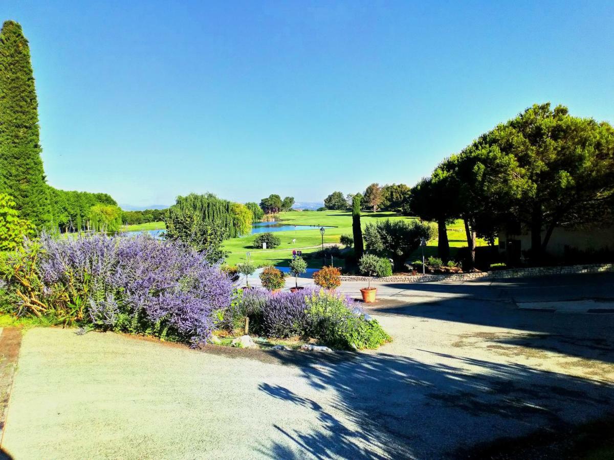 Charmant T2 Climatise Avec Belle Vue , Golf De Pont-Royal Малмор Екстериор снимка