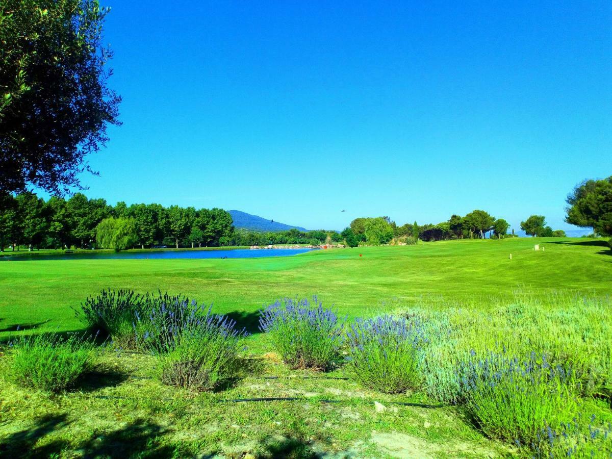 Charmant T2 Climatise Avec Belle Vue , Golf De Pont-Royal Малмор Екстериор снимка