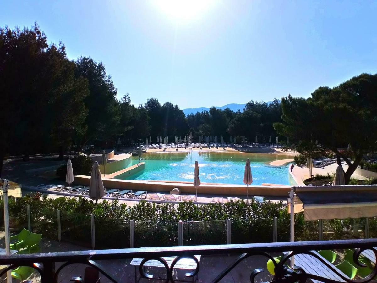 Charmant T2 Climatise Avec Belle Vue , Golf De Pont-Royal Малмор Екстериор снимка